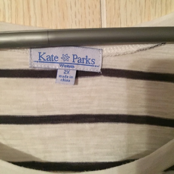 Plus size top 2x - Picture 2 of 4